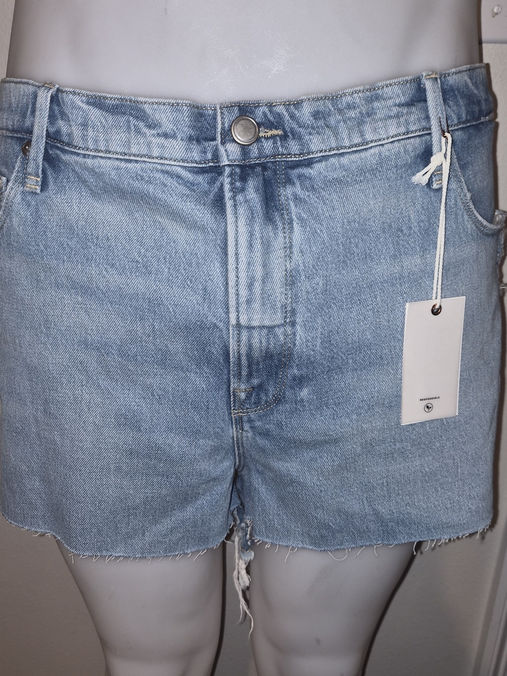 Good American 90's Cut Off High Rise Denim Shorts Light Wash NWT 18